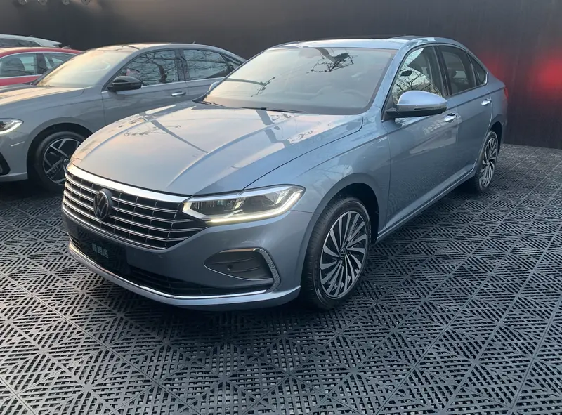 大眾新款朗逸實車曝光 細節變化更顯質感